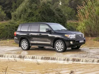 Toyota Land Cruiser 200 рестайлинг · Внедорожник